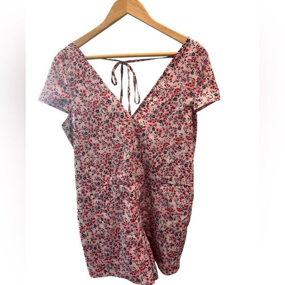 Lulus Pants - Lulus Pink Floral V-Neck Romper Back Tie Short Sleeve Size Medium
